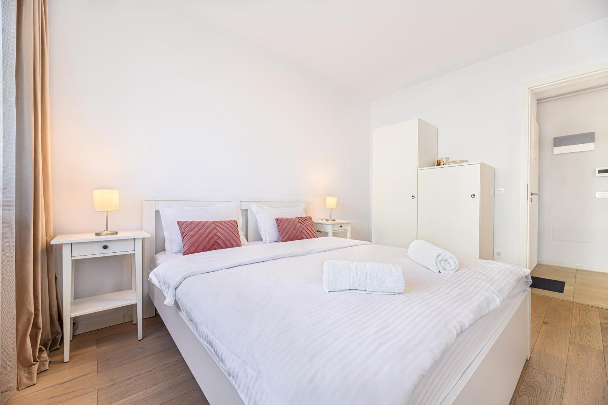 Jad - Luxury 3 Rooms & 2 Rooms Apartments In Kasper, Near Coresi Mall Brasov Luaran gambar