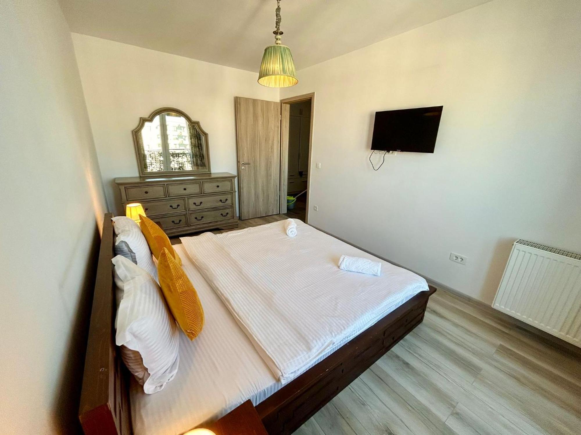Jad - Luxury 3 Rooms & 2 Rooms Apartments In Kasper, Near Coresi Mall Brasov Luaran gambar