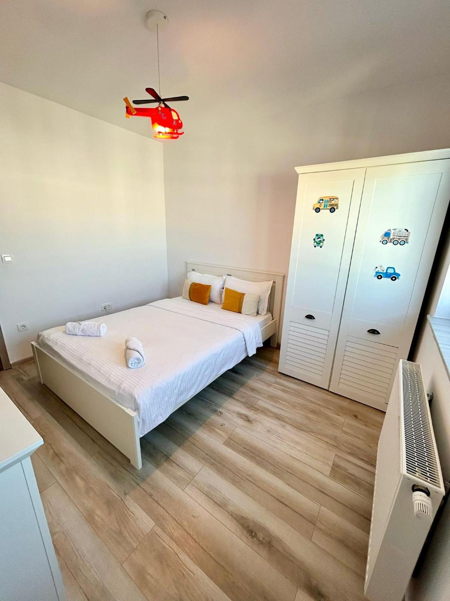 Jad - Luxury 3 Rooms & 2 Rooms Apartments In Kasper, Near Coresi Mall Brasov Luaran gambar
