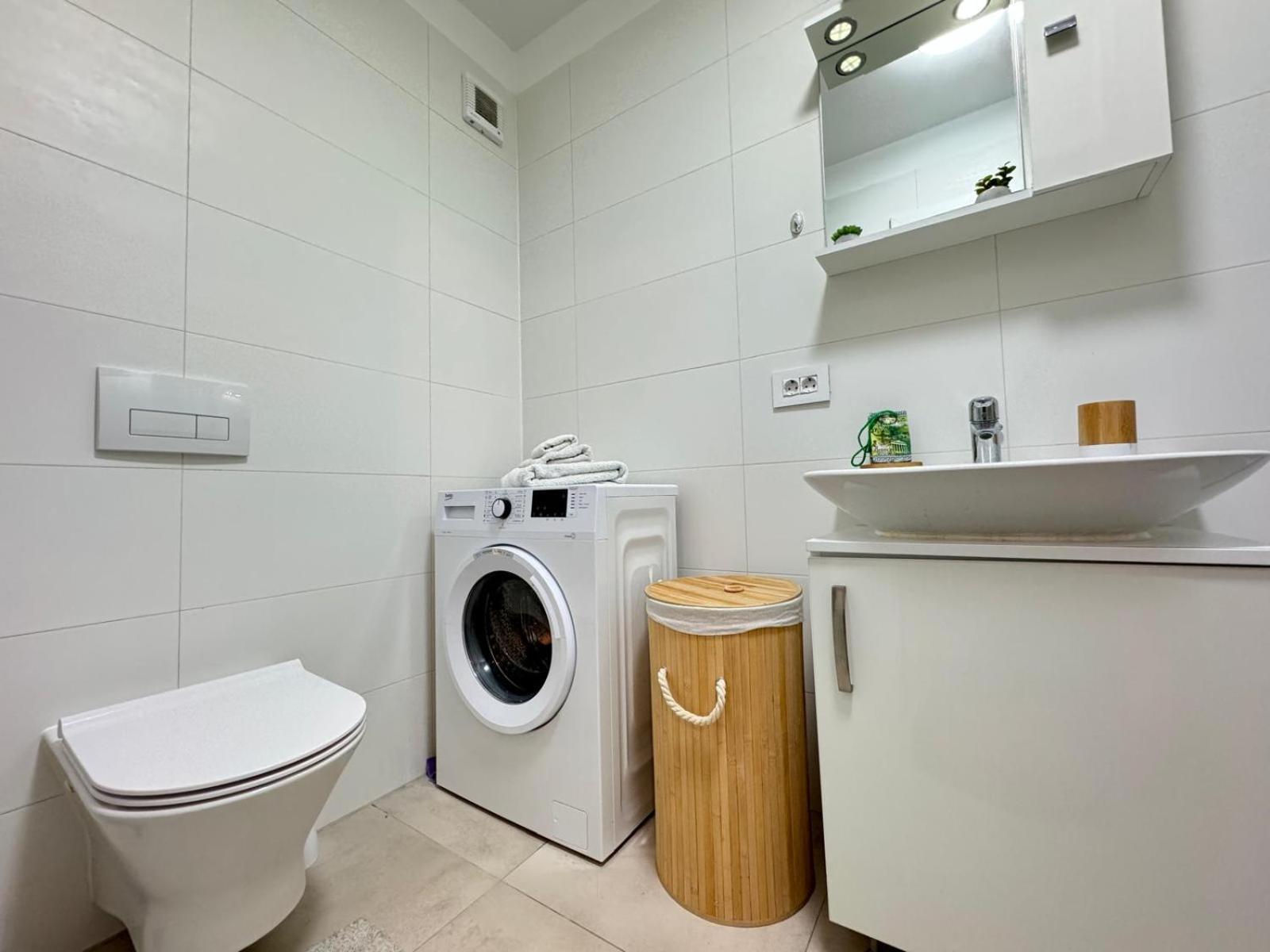 Jad - Luxury 3 Rooms & 2 Rooms Apartments In Kasper, Near Coresi Mall Brasov Luaran gambar